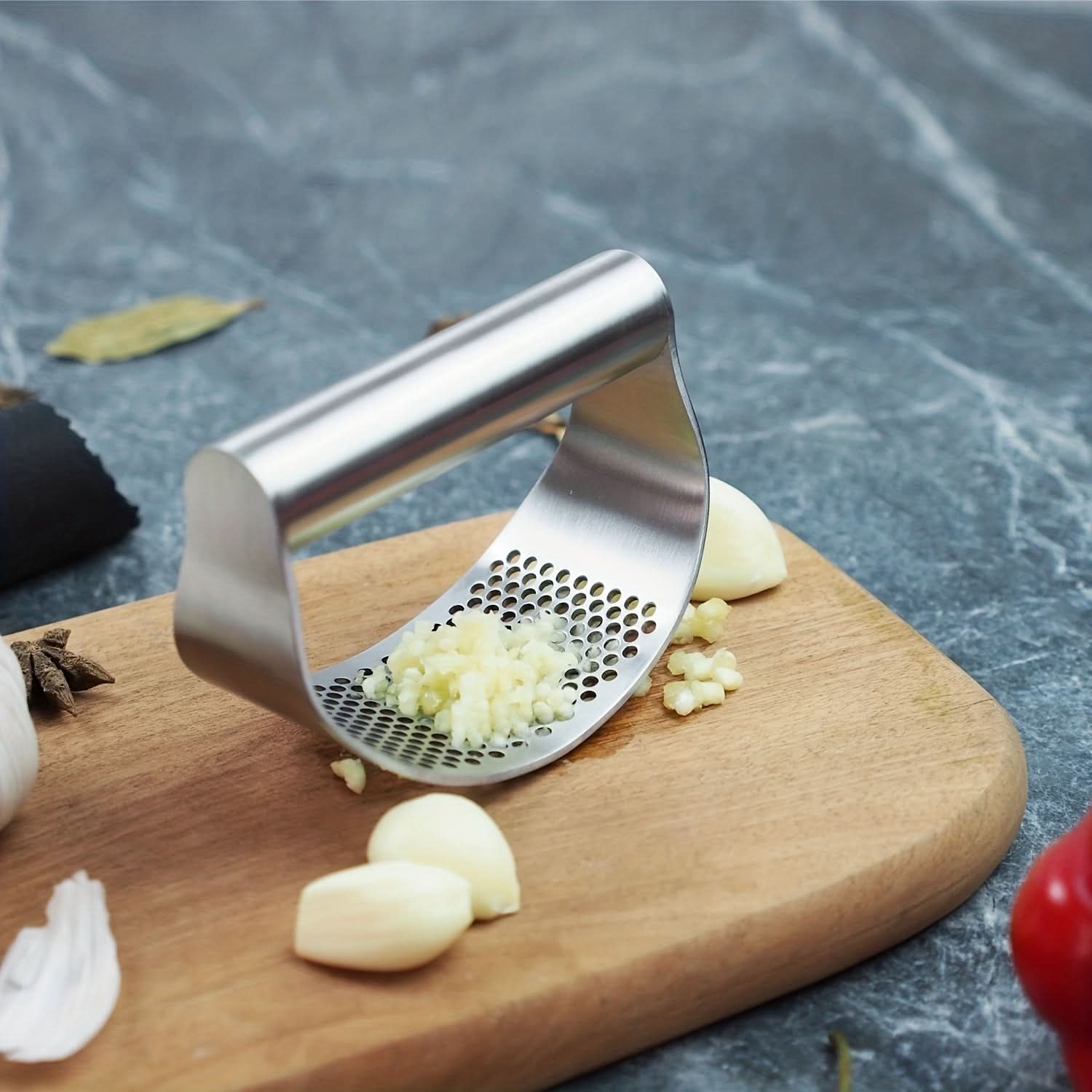 Manual Garlic Press Crusher for Easy Garlic Preparation