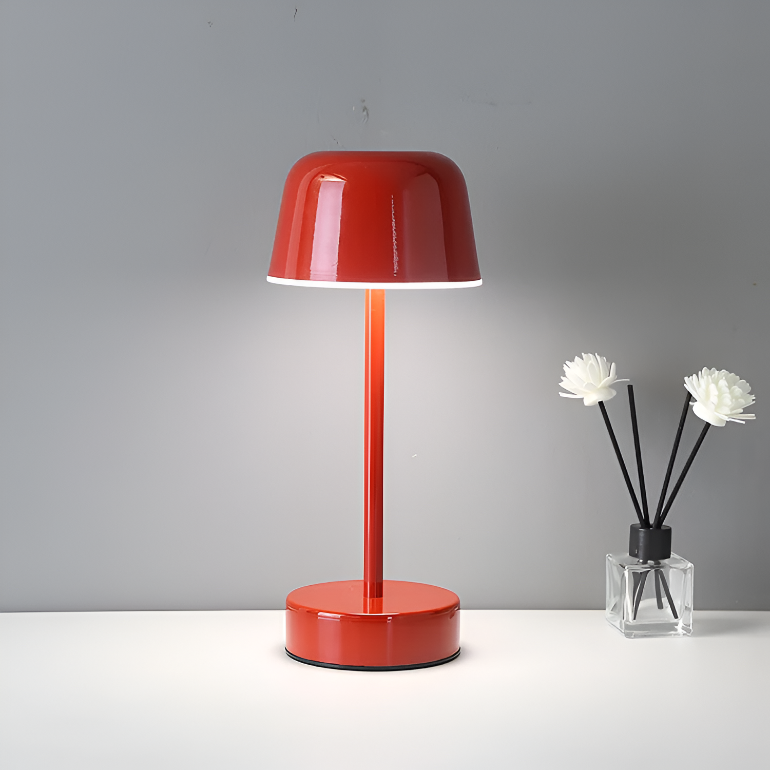 RetroLED - Retro-Style Wireless LED Table Lamp