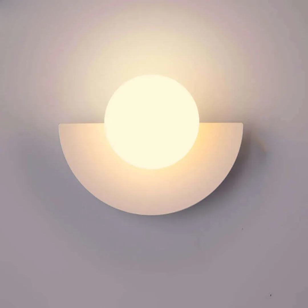 Elegant Crescent LED Wall Light for Indoor Spaces - 28x20 cm
