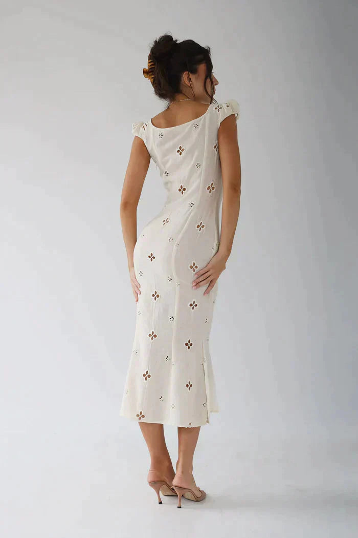 CalyraWave™ — Feel Fresh, Flawless, and Unstoppably Confident All Summer Long