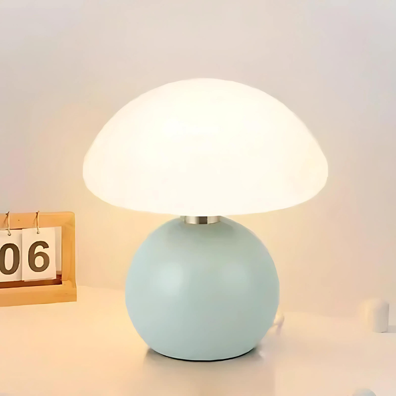 ClaudiLight | Stylish compact table lamp crafted from cream-colored ceramic