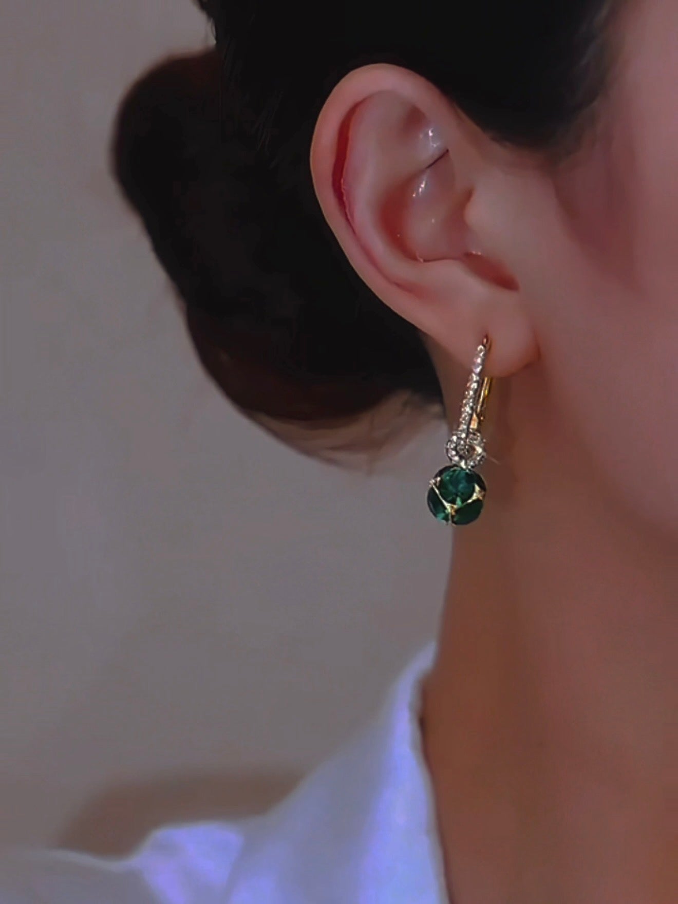 Auramira™ — Radiate Confidence with Featherlight, Hypoallergenic Luxury That Lasts All Day