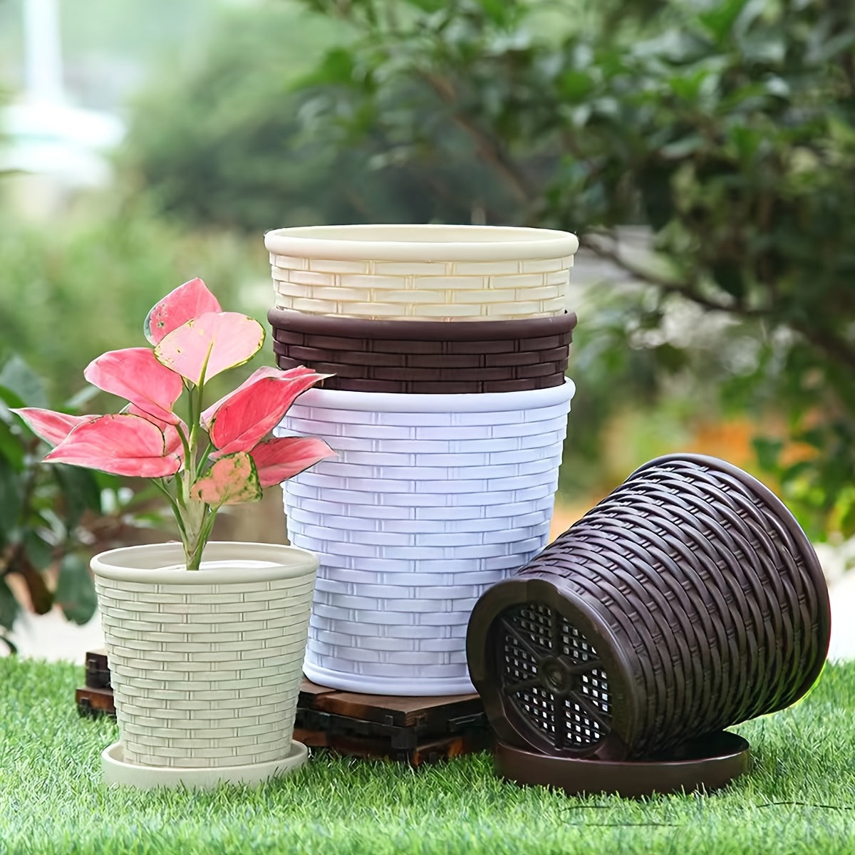 Chic Woven Planter – Stylish Pot for Indoor and Outdoor Use