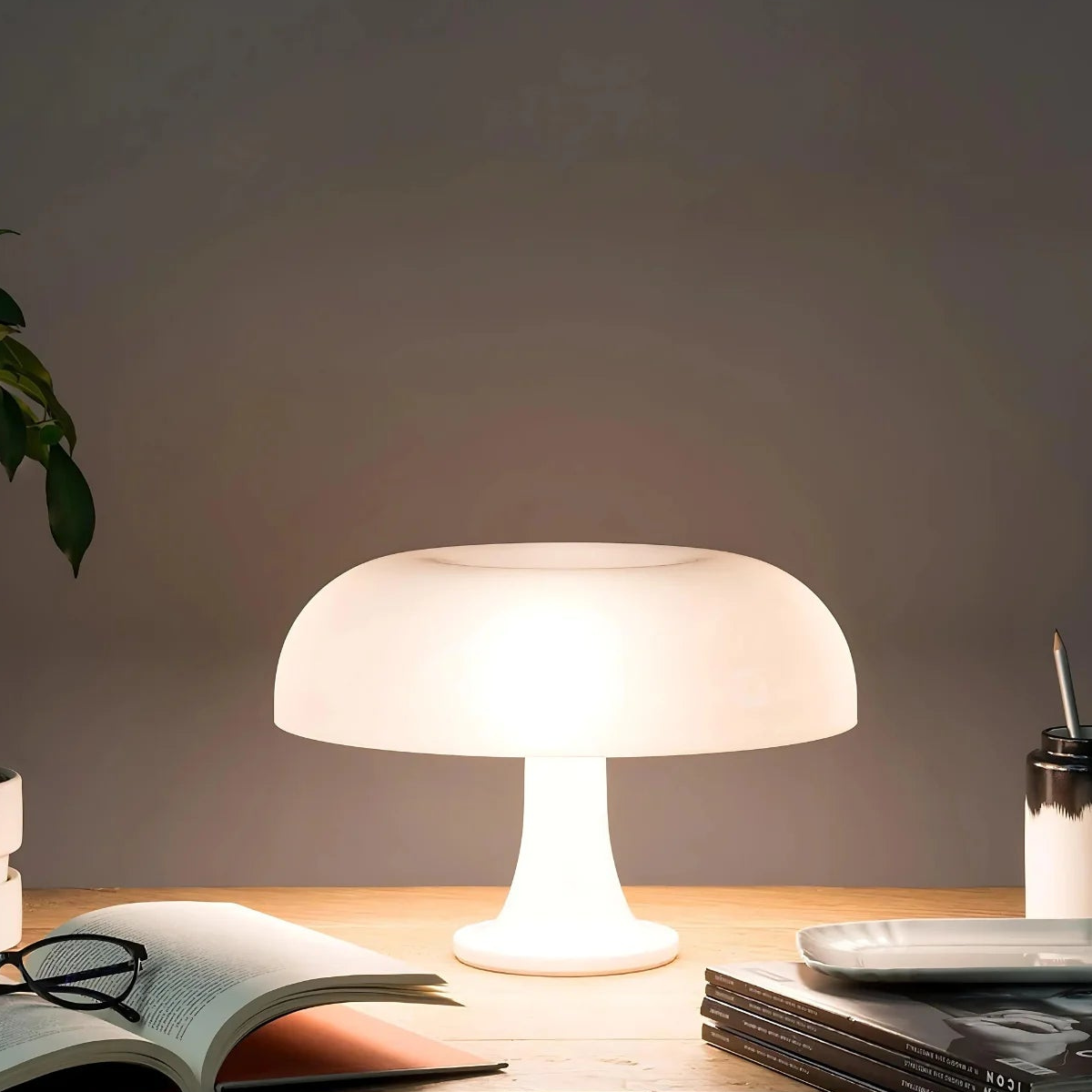 Bauhaus Desk Lamp Vintage Dome – Soft Lighting with Timeless Flair