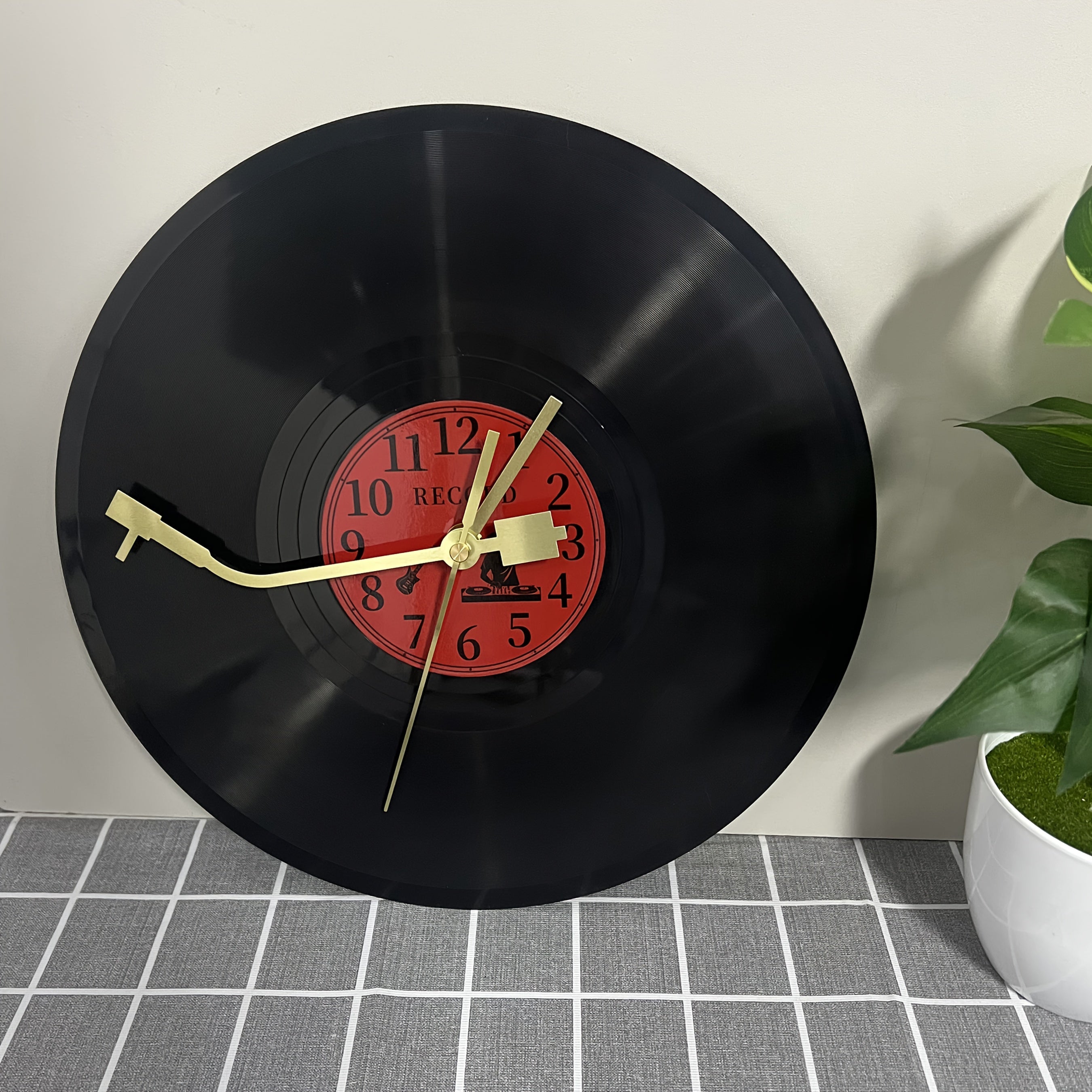 Classic Vinyl Record Wall Clock – Silent and Stylish Timepiece