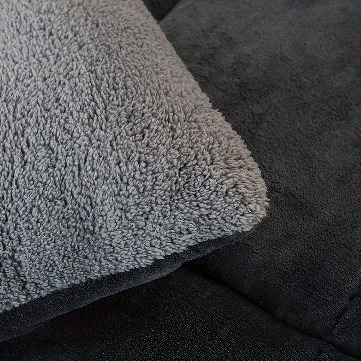 CozyNest – Plush Fleece Grid Comforter for Ultimate Comfort