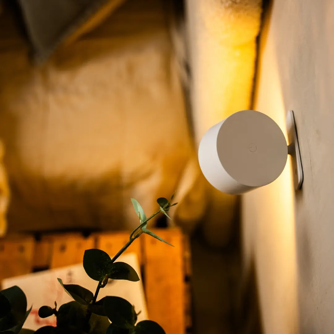 Wireless Wall Lamp — Mood Lighting at the Press of a Button