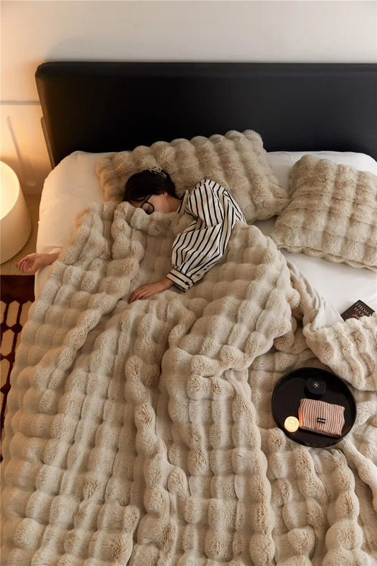Dual-Sided Plush Throw | Embrace All-Year Comfort