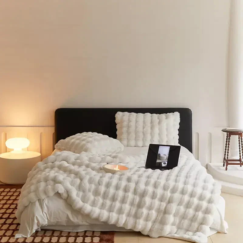 Dual-Sided Plush Throw | Embrace All-Year Comfort