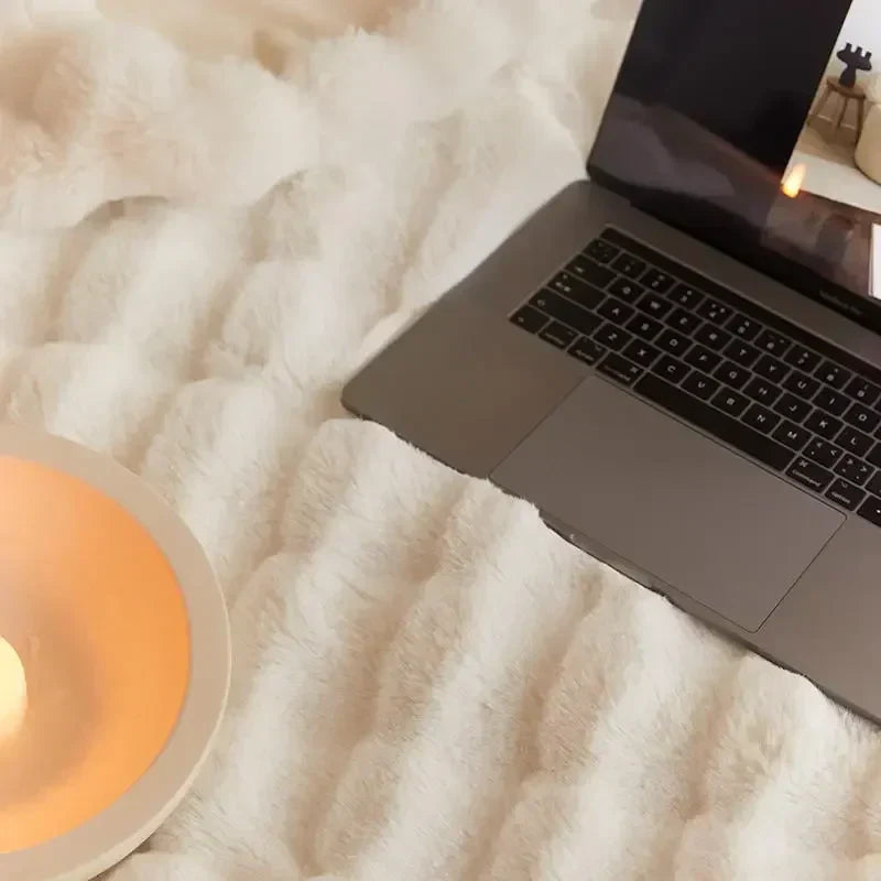 Dual-Sided Plush Throw | Embrace All-Year Comfort