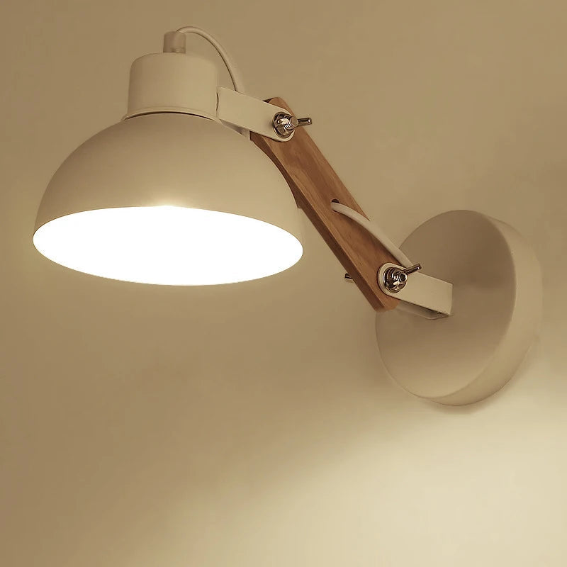 Versatile Modern Wall Light with Adjustable Design