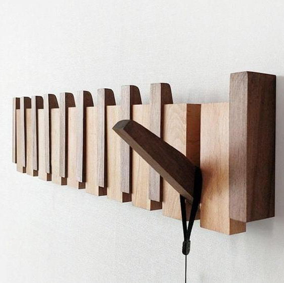 Chic Wooden Coat Stand for Neat Entryways - Maple & Oak Design
