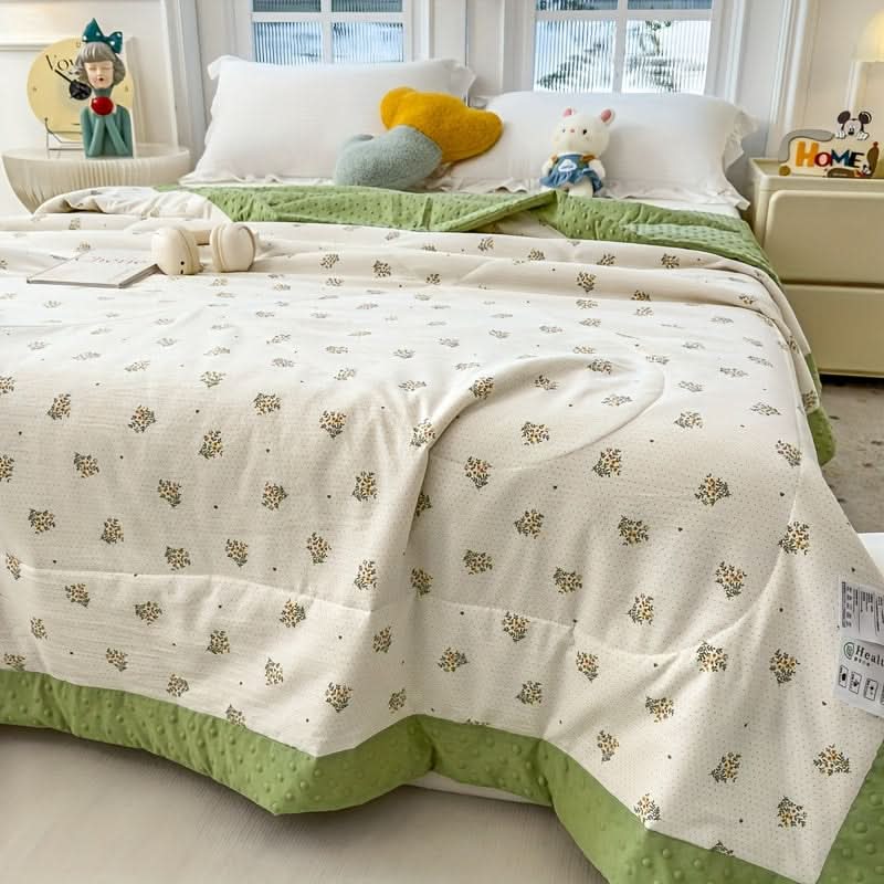 Lightweight Summer Quilt with Floral Design for Breathable Comfort