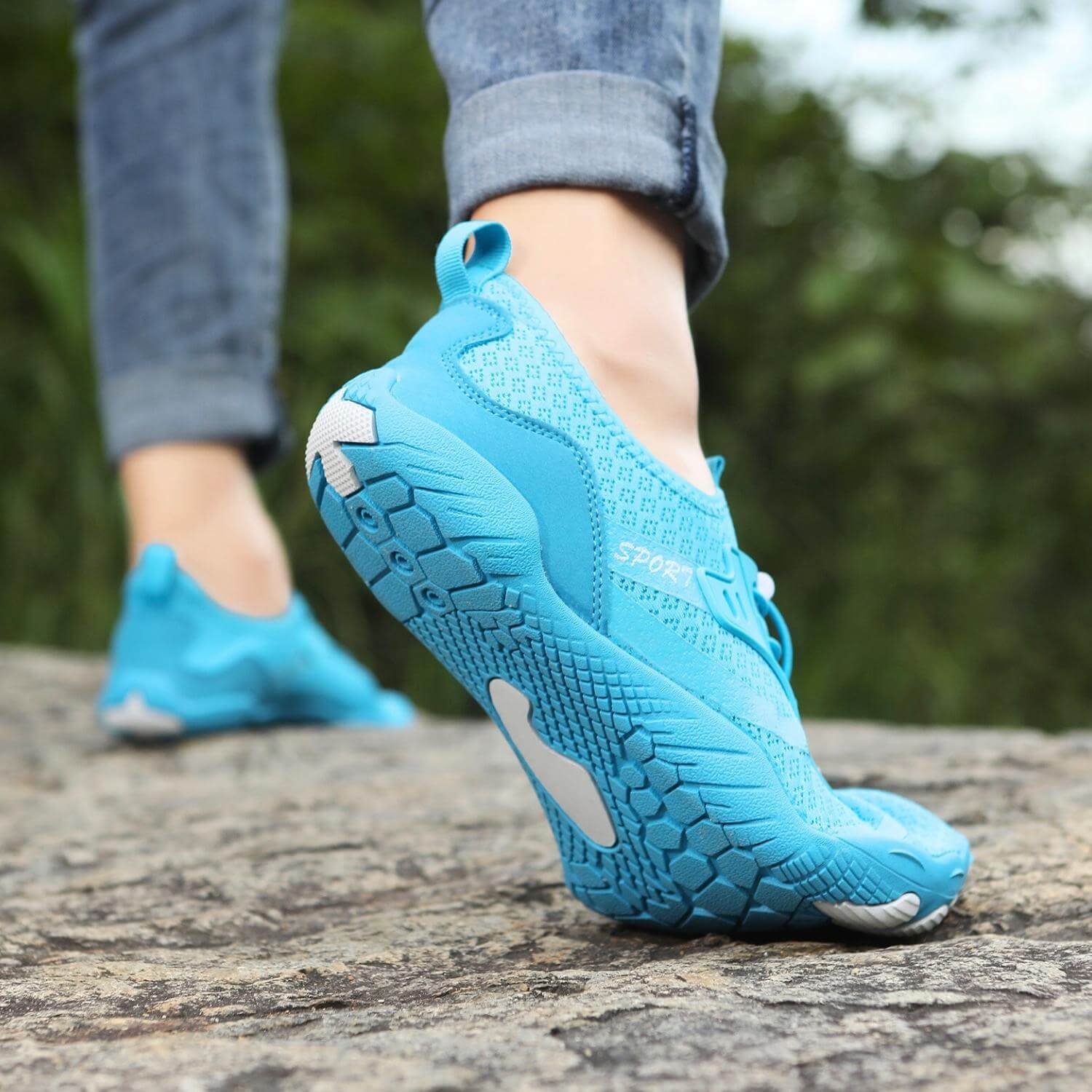 Lightweight Flexible Minimalist Shoes with Wide Toe Space