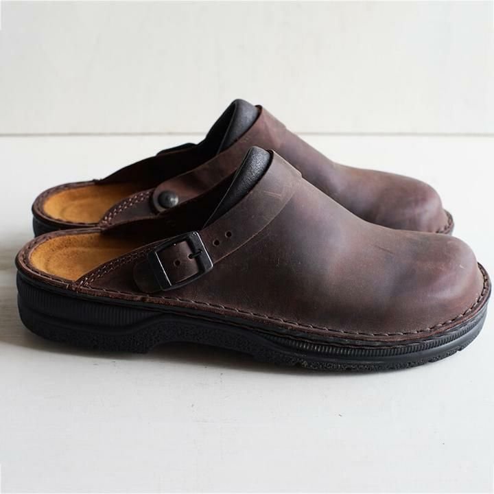 Men's Stylish Leather Slippers with Adjustable Fit and Cushioned Sole