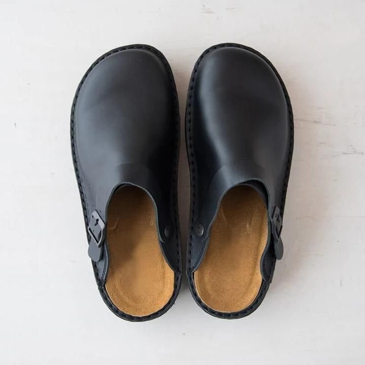 Men's Stylish Leather Slippers with Adjustable Fit and Cushioned Sole