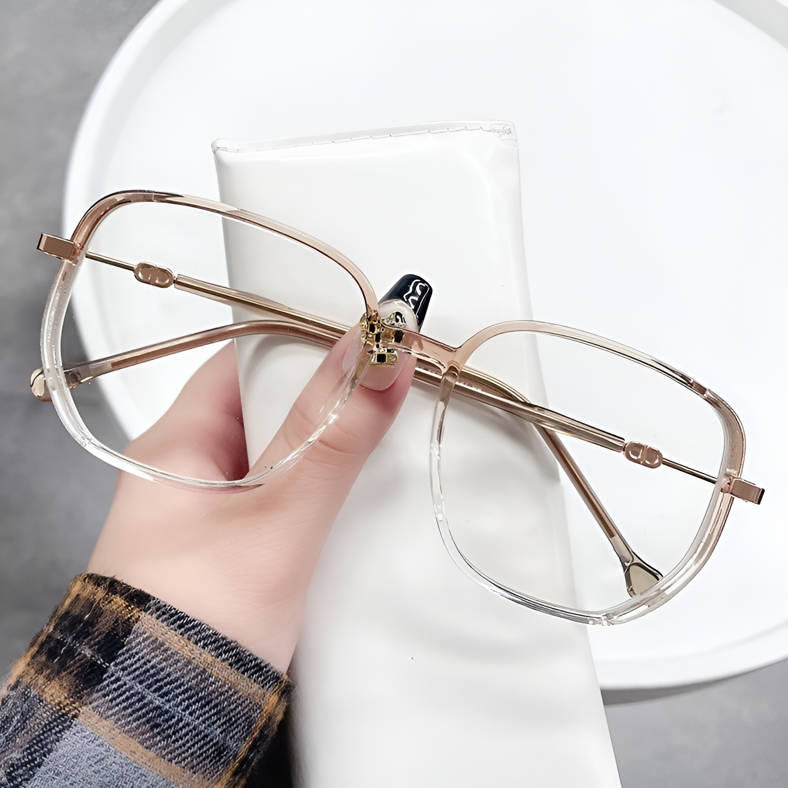Anti-Glare and Scratch-Resistant Glasses | Lightweight Comfort Frame
