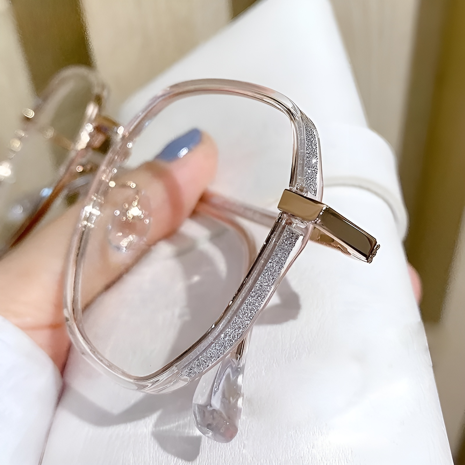 Anti-Glare and Scratch-Resistant Glasses | Lightweight Comfort Frame