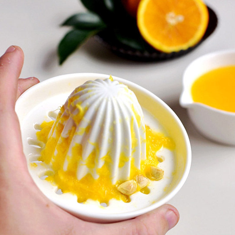 Ergonomic Citrus Extractor with Precision Pour Spout
