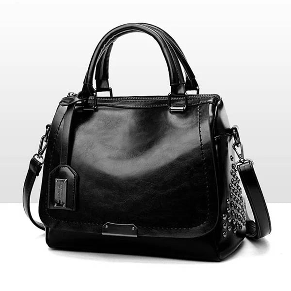Chic Leather Crossbody Bag for Daily Adventures