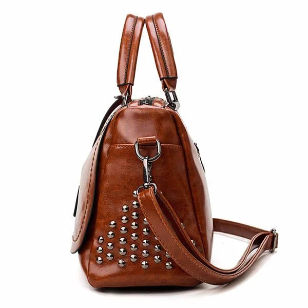 Chic Leather Crossbody Bag for Daily Adventures