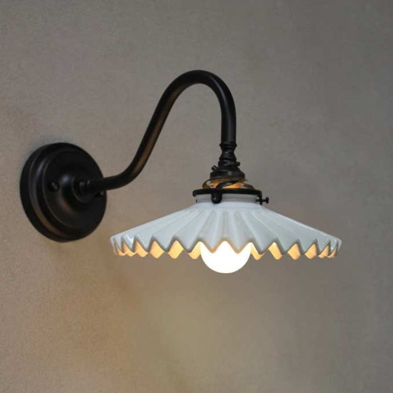 Chic Adjustable Wall Lamp with Stylish Ceramic Shade