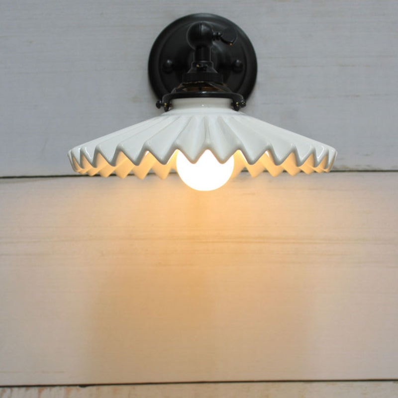 Chic Adjustable Wall Lamp with Stylish Ceramic Shade
