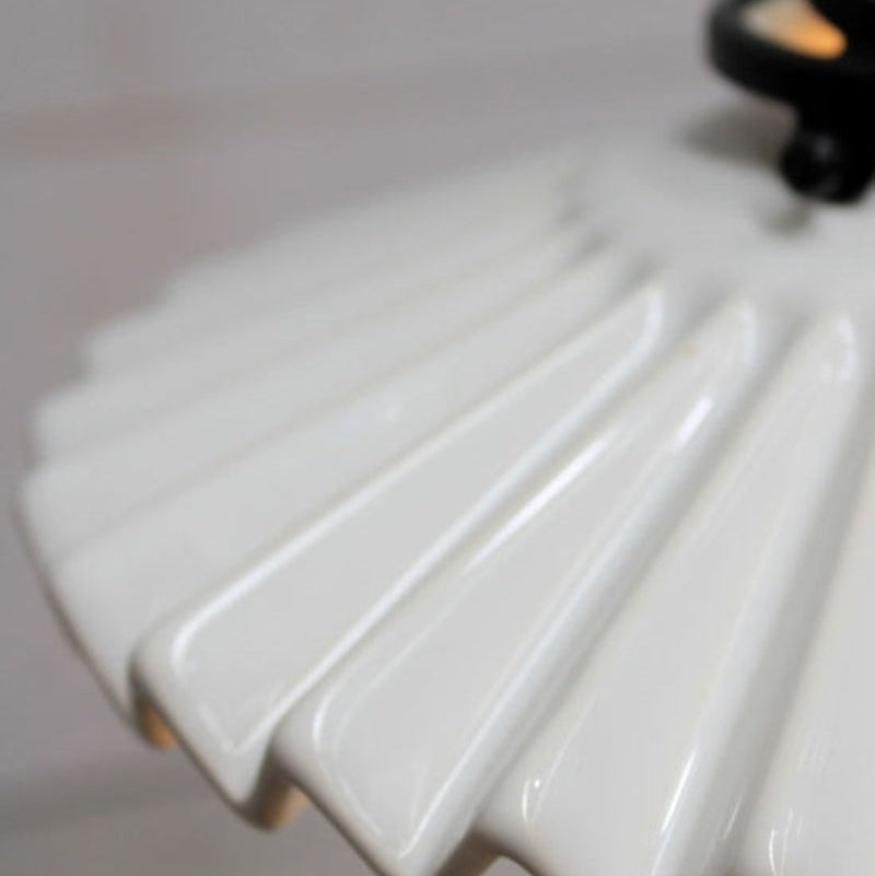Chic Adjustable Wall Lamp with Stylish Ceramic Shade