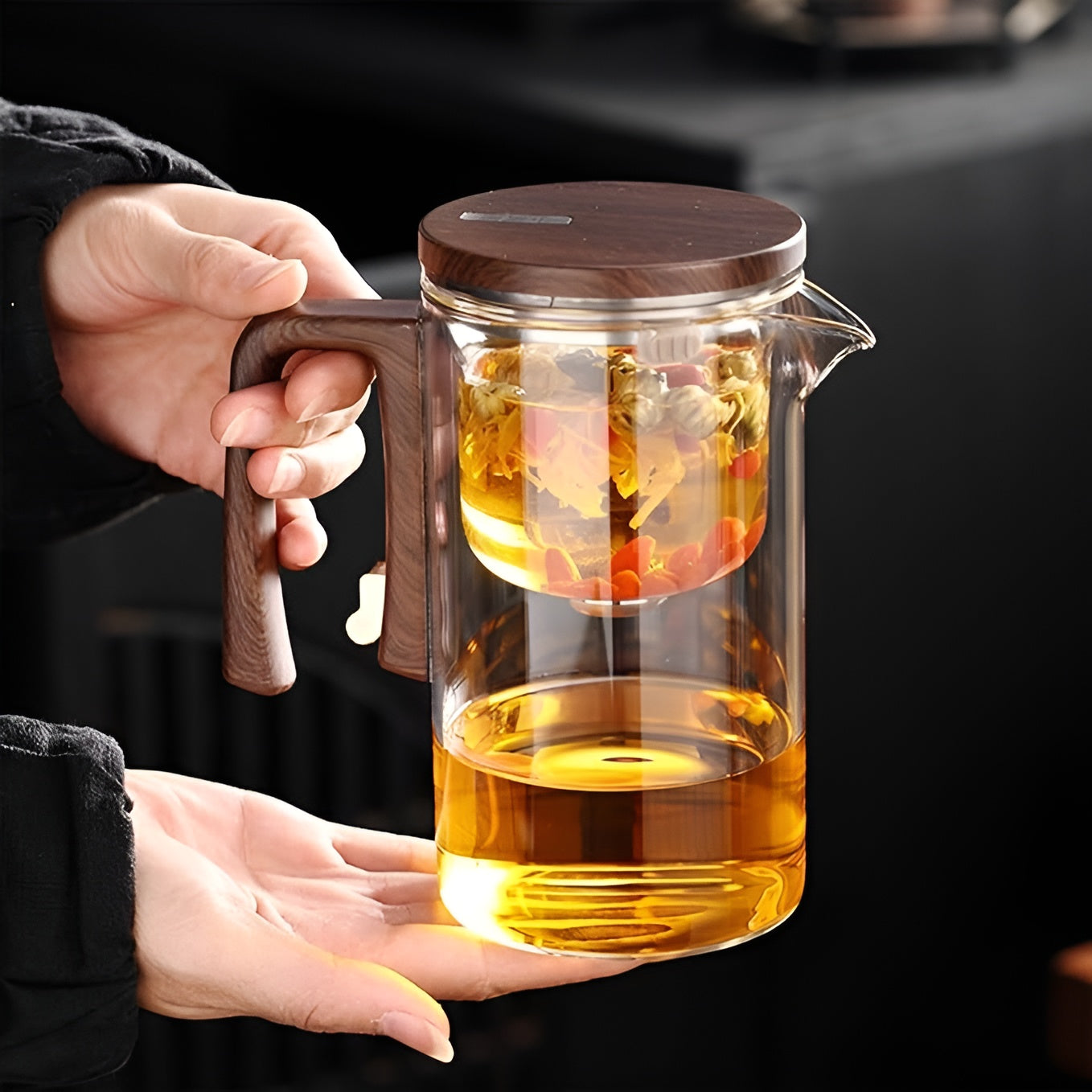 Stylish Heatproof Glass Teapot with Comfortable Grip - 4-6 Cup Capacity