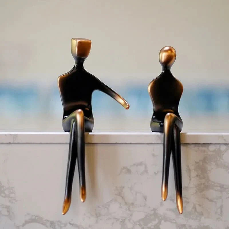 Timeless Romantic Decor – Elegant Resin Statue of a Couple