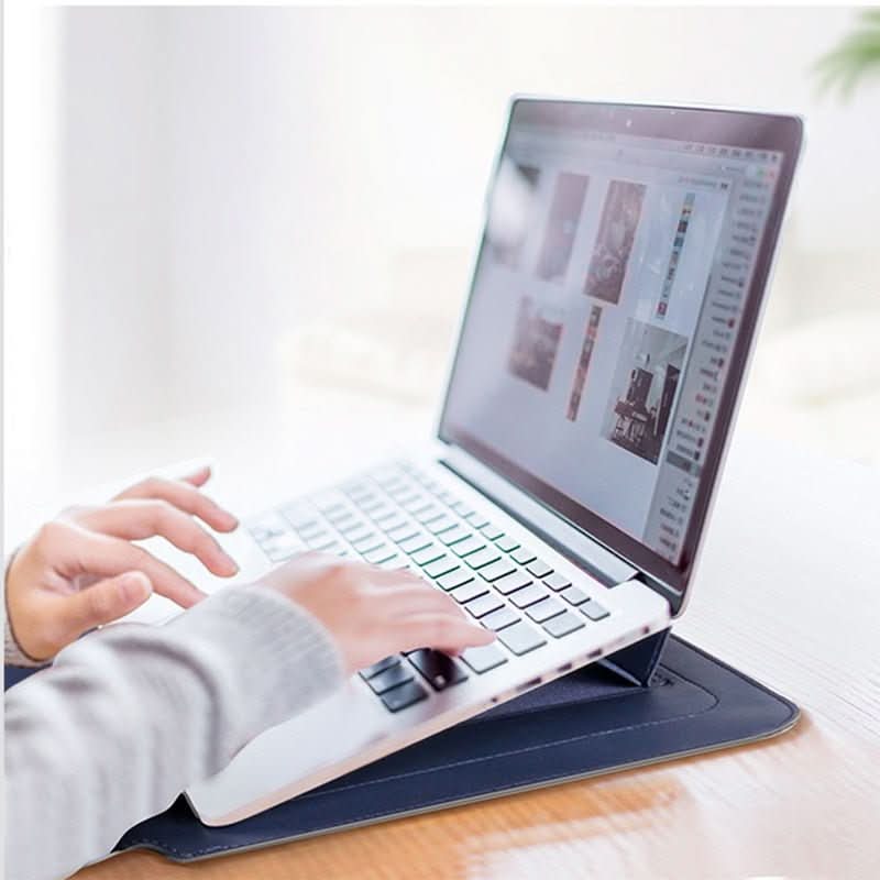 AquaGuard - Sleek Waterproof Laptop Case for Travel Safety