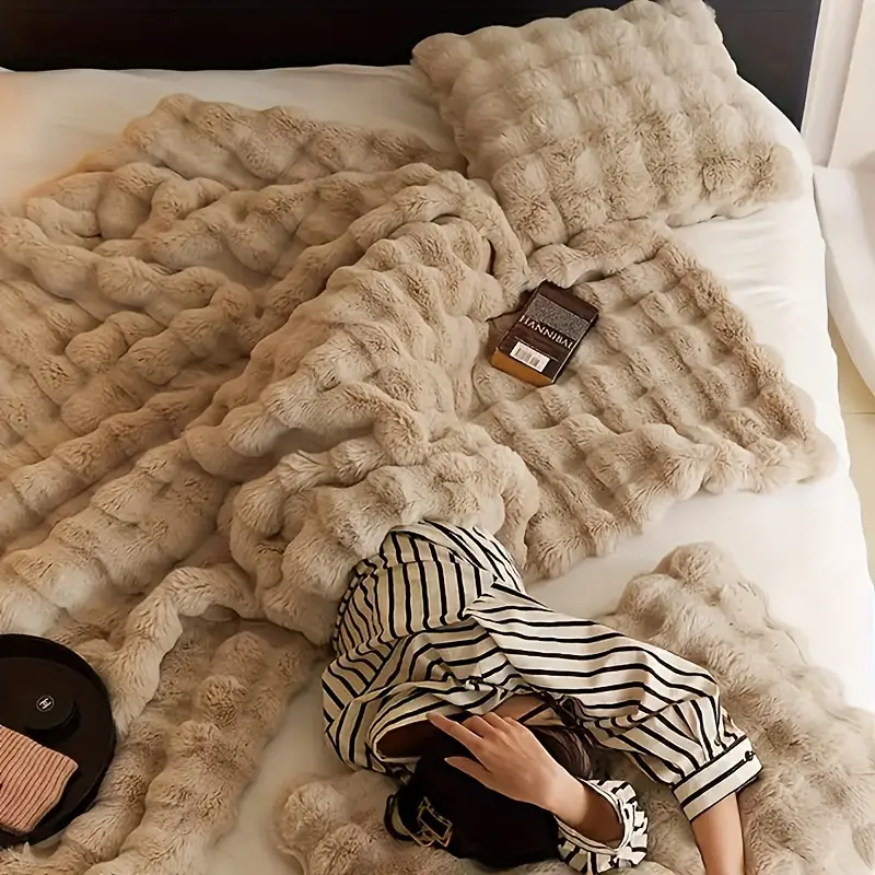 Cozy Luxe Faux Fur Throw Blanket - Soft & Thick