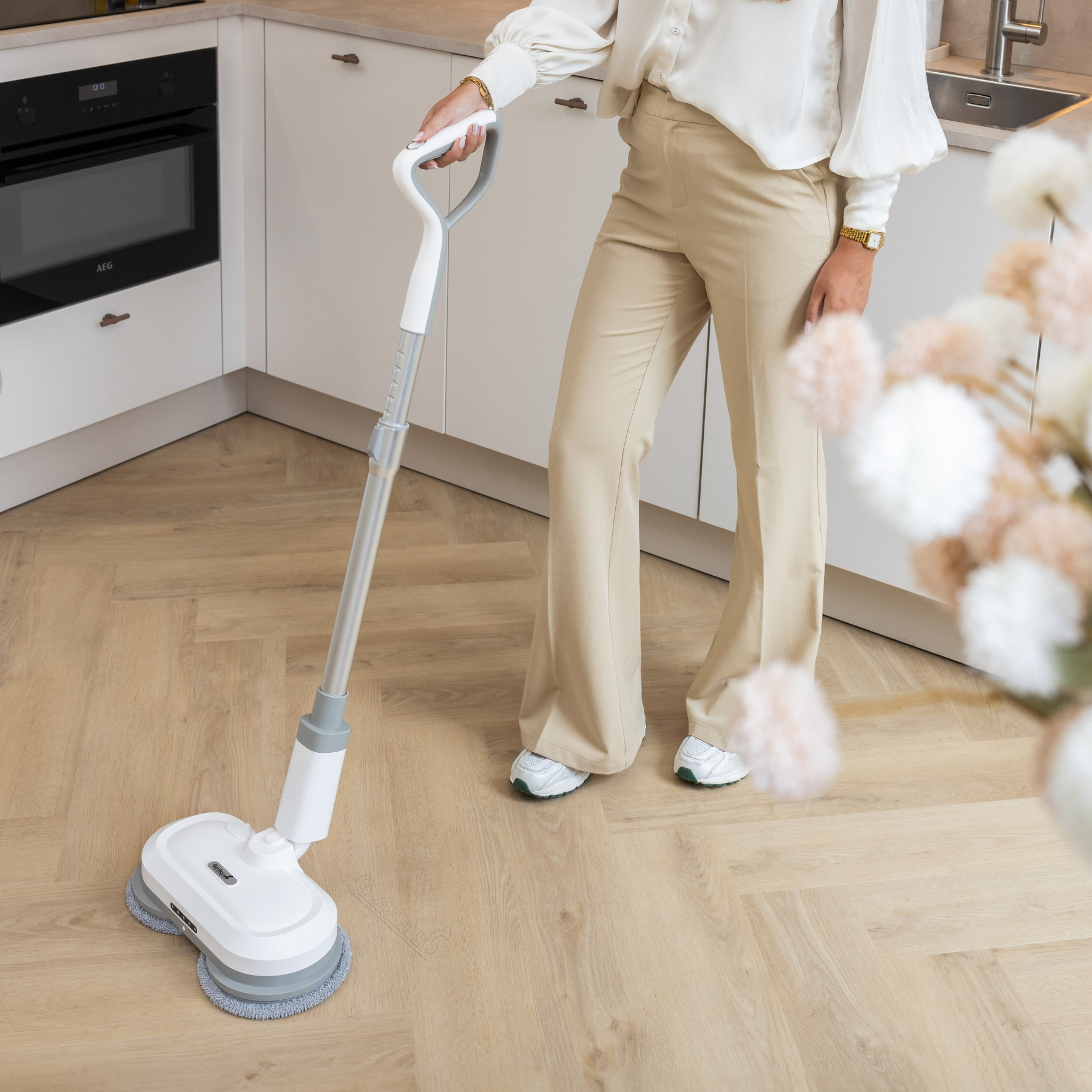 Effortless Cordless Mop with Built-In Sprayer and Reusable Pads