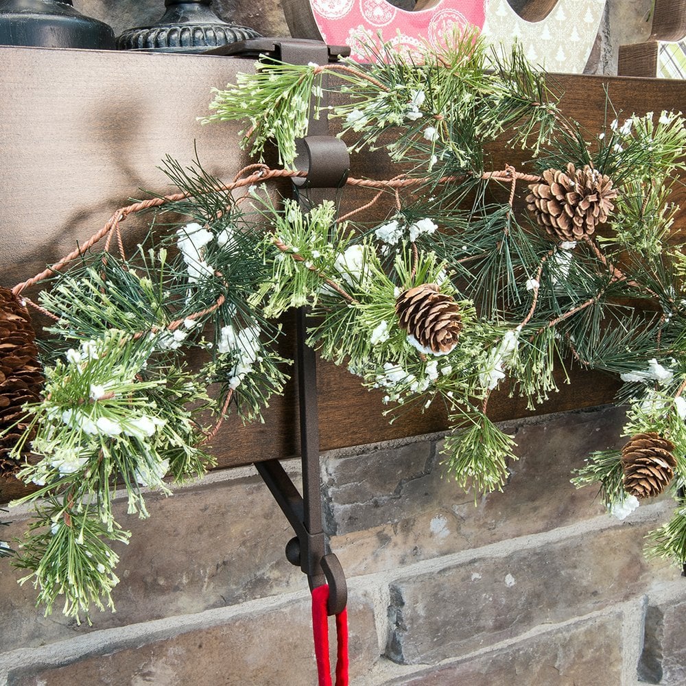 Effortless Damage-Free Holiday Decoration for a Festive Atmosphere