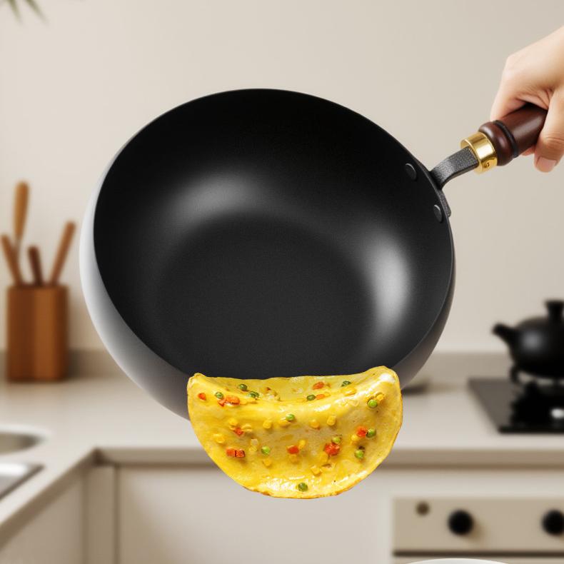 Handcrafted Iron Skillet with Wooden Handle, 24–28 cm