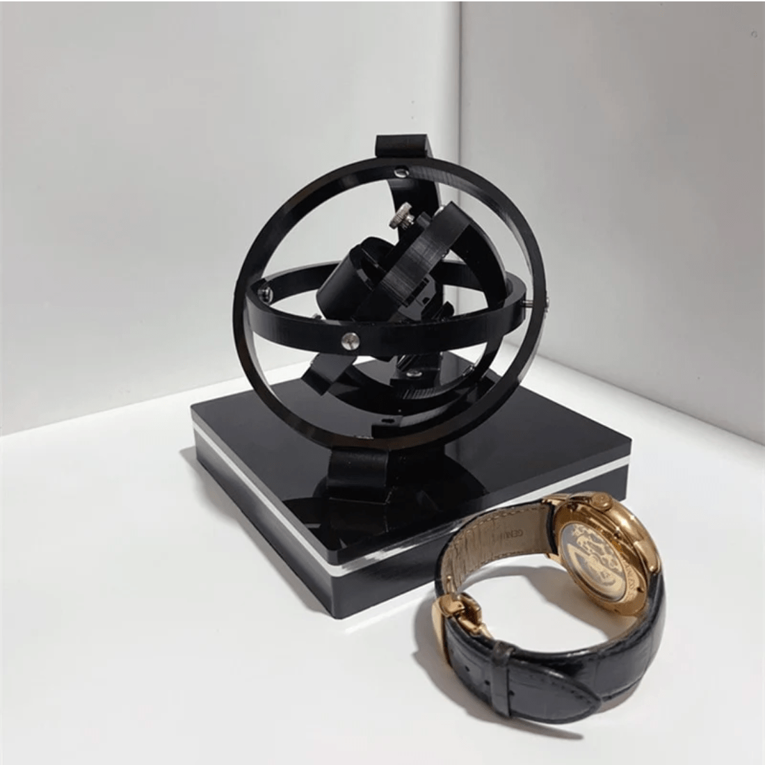 Elegant Automatic Watch Winder with Whisper-Quiet Functionality
