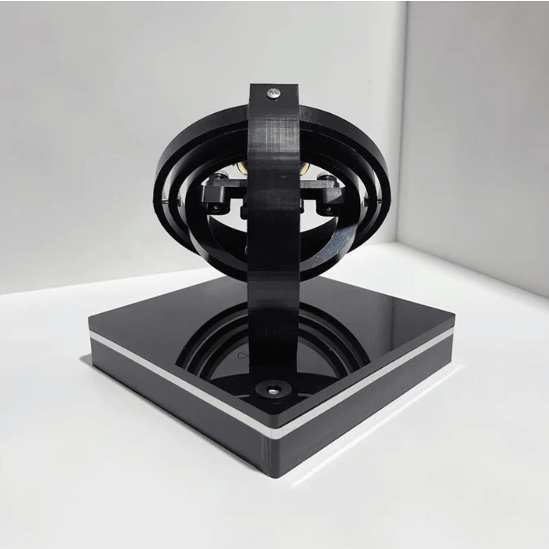 Elegant Automatic Watch Winder with Whisper-Quiet Functionality