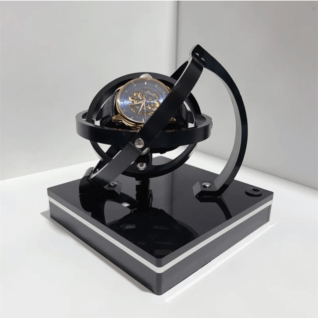 Elegant Automatic Watch Winder with Whisper-Quiet Functionality