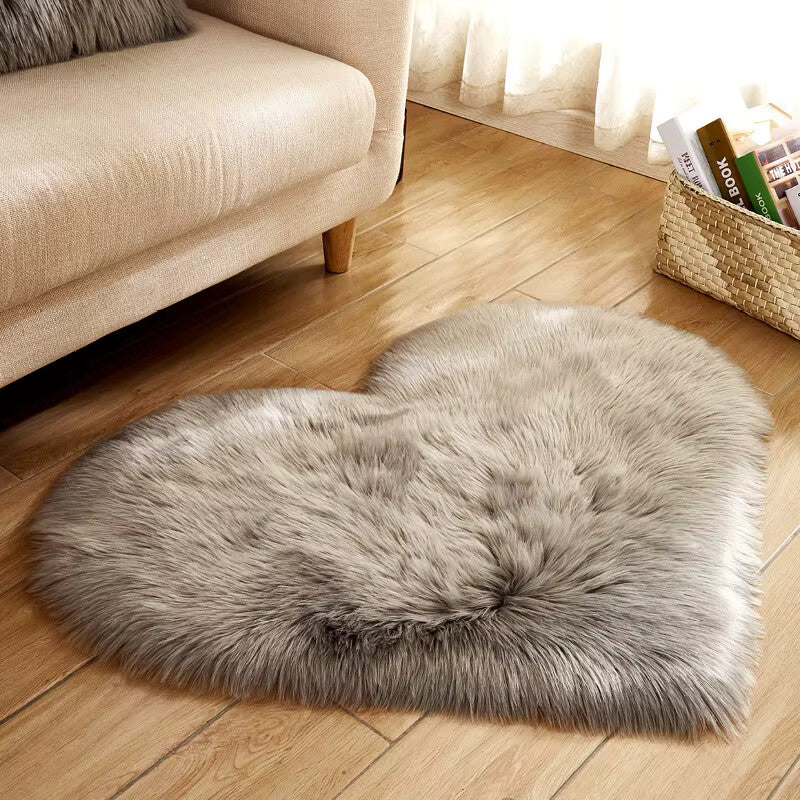Charming Heart-Shaped Soft Rug – Cozy Floor Mat for Any Room