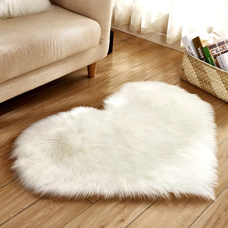 Charming Heart-Shaped Soft Rug – Cozy Floor Mat for Any Room