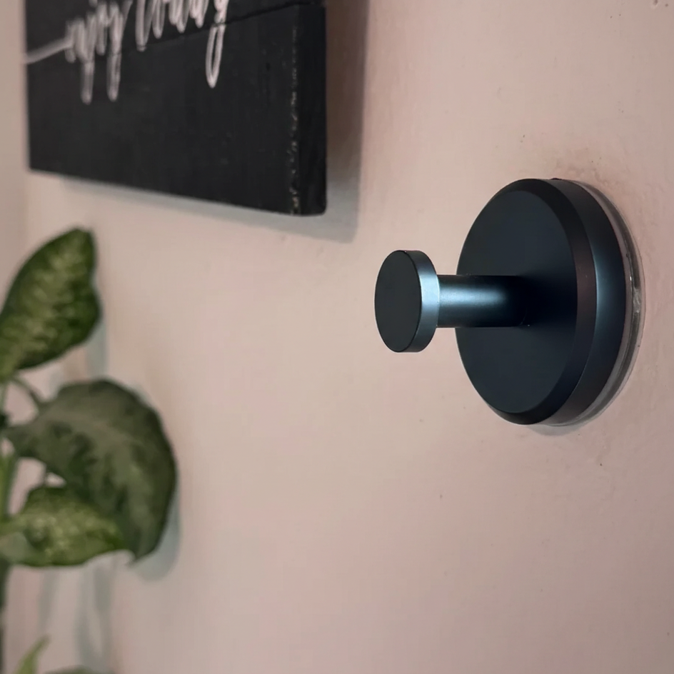 Versatile No-Drill Suction Hooks (2 Pack) – Effortless Organization for Every Room