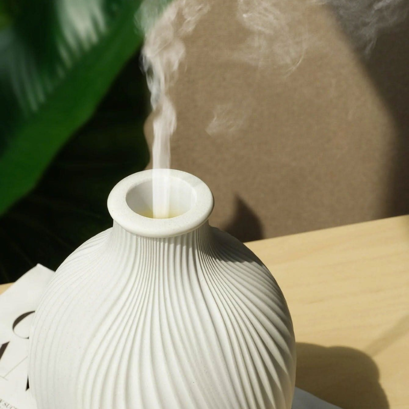 Elegant AromaMist USB Humidifier with Ambient Light - 80 ml