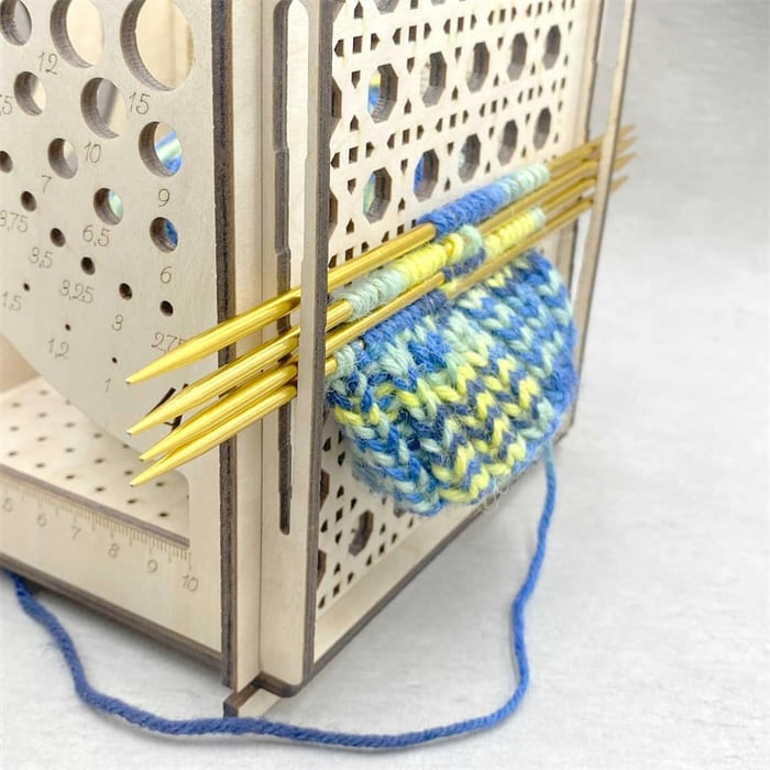 Tangle-Free Crafting Organizer for Needles, Scissors & Accessories