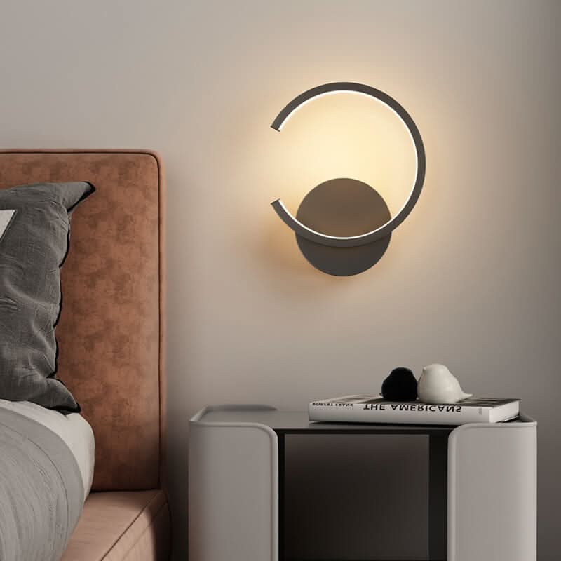Sleek Metal Wall Light Fixture with Integrated LED