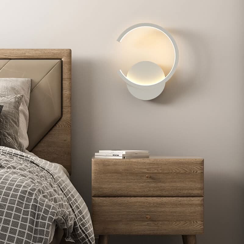 Sleek Metal Wall Light Fixture with Integrated LED