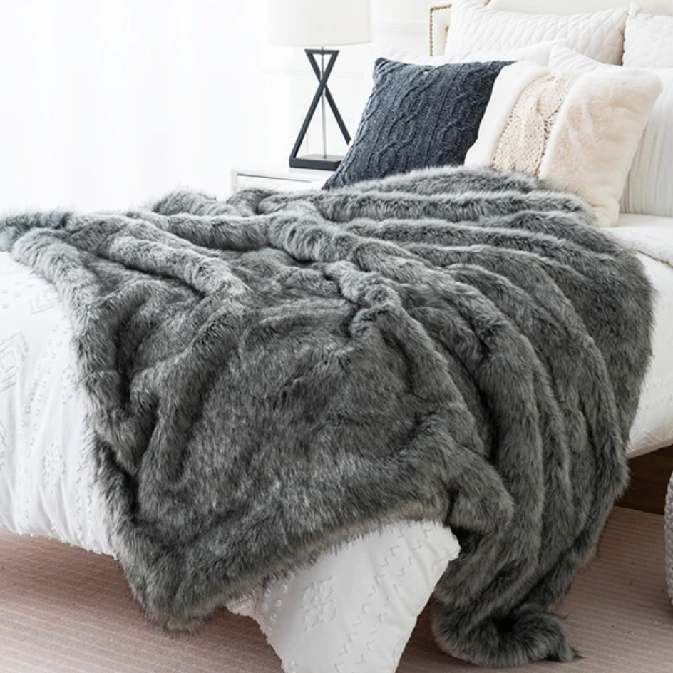 Plush Velvet Touch Throw Blanket for Cozy Elegance