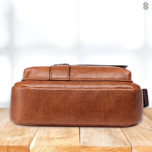 Chic Everyday Crossbody Bag in Premium Synthetic Leather