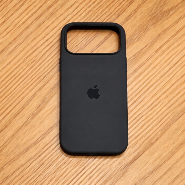 Silicone Case with Soft-Touch Finish | Slim & Shockproof | For iPhone