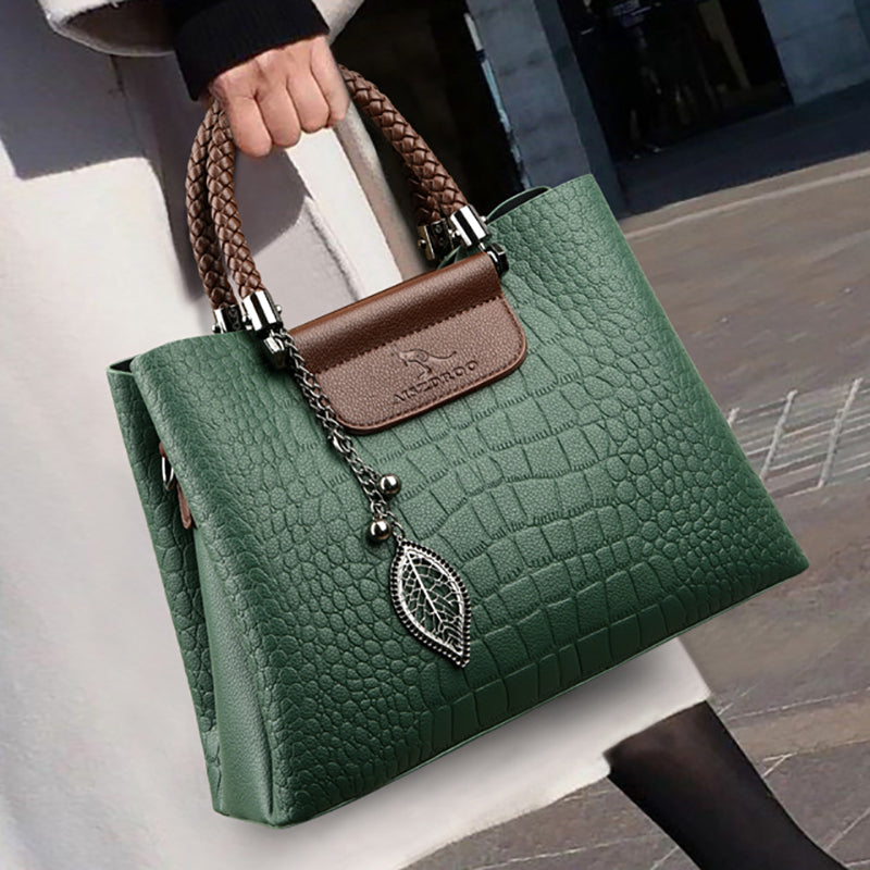 Sophisticated Elegance: Luxe Crossbody Bag for Every Occasion