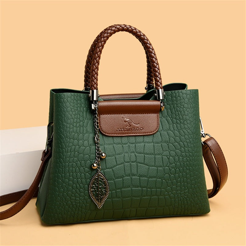 Sophisticated Elegance: Luxe Crossbody Bag for Every Occasion
